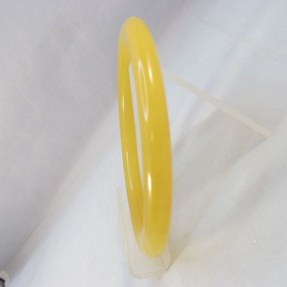 Vintage Yellow Marbled Bakelite Bangle Bracelet - Picture 3 of 10